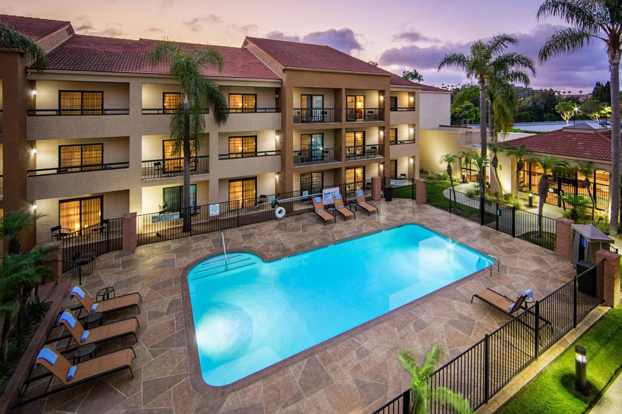 Courtyard By Marriott San Diego Sorrento Valley Bagian luar foto